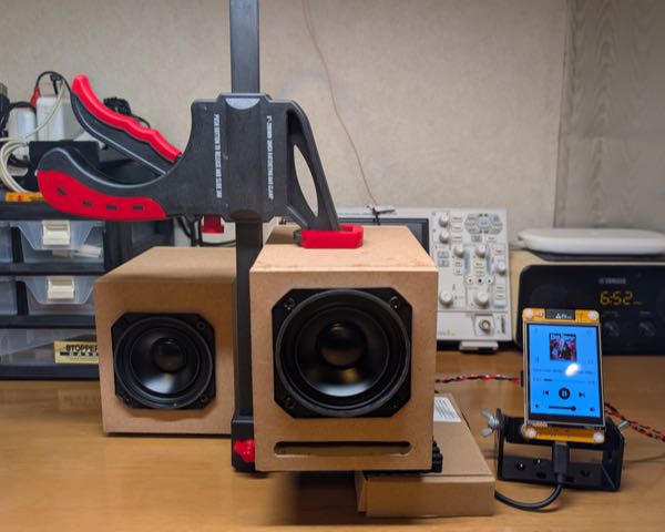 仮組み（吸音材詰め）の様子